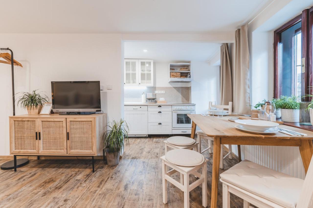 Konekt Apartment เชสกี้ครุมลอฟ ภายนอก รูปภาพ